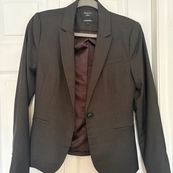 RW&Co grey suit set - Picture 2 of 8